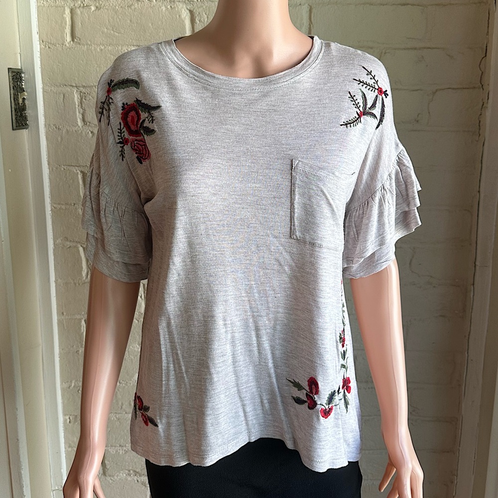 Alya size XS stretch comfy tan beige ruffle summer floral design blouse